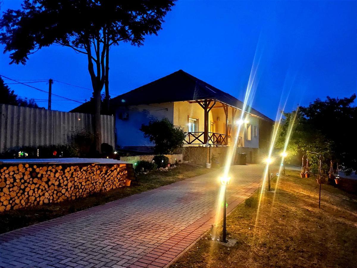 Szandra Vendeghaz Osku Ngoại thất bức ảnh